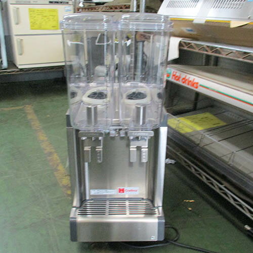 ■ 商品概要 ■商品名：コールドディスペンサー外形寸法：W268×D442×H650(mm)メーカー：クラスコ型式：CS2年式：2020年製電源：単相100V 50/60Hz共用コンセントプラグ：あり消費電力：230W内容積：9L×2付属品：写真の通り説明書：なし保証期間：納品日より12ヶ月(離島や一部地域では保証対象外とさせて頂きます。)ランク：B特記事項：- 販売店：テンポス川崎店（神奈川県川崎市）からの配送です。この商品は中古ですので1品ものです。店頭販売もしておりますので、売り切れる場合が御座います。売り切れた場合は、迅速にペ-ジの更新をするよう心掛けておりますが、リアルタイムではございません。掲載商品が完売している場合もありますのでご了承ください。在庫に関しましてはお気軽にお問合わせ下さい。■ ランクの規定について ■ランクN：未使用品、または一度も使用されていない。ランクS：数回程度使用されているものの、ほとんど未使用品と変わらない。ランクA：小傷、擦り傷が見られるが、大きな欠点もなく、程度が良い。ランクB：中小傷が見受けられるが、十分使用できる。ランクC：傷が多く、大きな傷も数箇所見受けられるが、使用に問題はない。■ 配送等について ■この商品は、購入金額や購入台数に関わらず、別途配送料金が発生致します。当商品の配送は車上渡しのみとなります。配送料金はご注文時に送信される自動配信メールの金額とは異なります。配送料金は、当店よりお送りさせて頂きますメールにてご確認ください。お見積をご希望のお客様は、配送先のご住所をご記入の上、お気軽にお問合わせください。ガス接続工事、及び給排水工事は承ることが出来かねます。お客様にて手配頂きますようお願い致します。【買取について】テンポスでは買取・再生事業を展開致しております。全国年間15,000件以上の買取実績！まずはお気軽に無料査定をご利用くださいませ！厨房機器用品、家具、食器、調理道具の買取も承っております。詳しくは「テンポス買取ドットコム」へ。※型式や仕様度合いによって一部買取不可商品もございます。予めご相談ください。店舗・厨房、中古厨房機器。厨房用品なら、テンポスドットコムにお任せ下さい！【補助キーワード】中古コールドディスペンサー,中古ディスペンサー