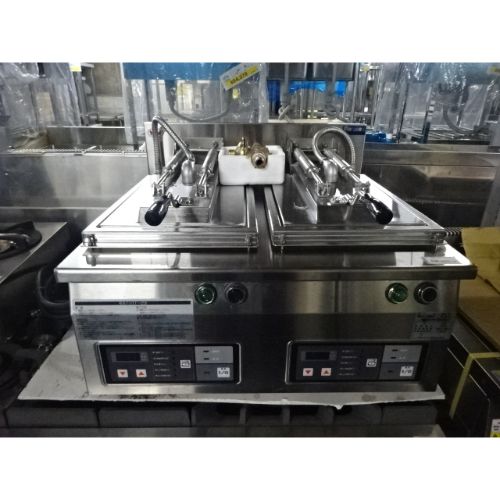 【業界最長1年保証】【中古】電気自動餃子焼器 マルゼン MAZE-44 幅600×奥行600×高さ285 三相200V 【送料別途見積】【業務用】【飲食店 店舗 厨房機器 餃子焼器 業務用餃子焼器】