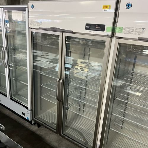 ■ 商品概要 ■商品名：冷凍リーチインショーケース スイング扉外形寸法：W1200×D650×H1970(mm)メーカー：ホシザキ型式：FS-120AT3-W年式：2022年製電源：単相100V/三相200V 50/60Hz共用付属品：写真の通り保証期間：納品日より12ヶ月(離島や一部地域では保証対象外とさせて頂きます。)ランク：B特記事項：- 販売店：テンポス旭川センター（北海道旭川市）からの配送です。この商品は中古ですので1品ものです。店頭販売もしておりますので、売り切れる場合が御座います。売り切れた場合は、迅速にペ-ジの更新をするよう心掛けておりますが、リアルタイムではございません。掲載商品が完売している場合もありますのでご了承ください。在庫に関しましてはお気軽にお問合わせ下さい。■ ランクの規定について ■ランクN：未使用品、または一度も使用されていない。ランクS：数回程度使用されているものの、ほとんど未使用品と変わらない。ランクA：小傷、擦り傷が見られるが、大きな欠点もなく、程度が良い。ランクB：中小傷が見受けられるが、十分使用できる。ランクC：傷が多く、大きな傷も数箇所見受けられるが、使用に問題はない。■ 配送等について ■この商品は、購入金額や購入台数に関わらず、別途配送料金が発生致します。当商品の配送は車上渡しのみとなります。配送料金はご注文時に送信される自動配信メールの金額とは異なります。配送料金は、当店よりお送りさせて頂きますメールにてご確認ください。お見積をご希望のお客様は、配送先のご住所をご記入の上、お気軽にお問合わせください。ガス接続工事、及び給排水工事は承ることが出来かねます。お客様にて手配頂きますようお願い致します。【買取について】テンポスでは買取・再生事業を展開致しております。全国年間15,000件以上の買取実績！まずはお気軽に無料査定をご利用くださいませ！厨房機器用品、家具、食器、調理道具の買取も承っております。詳しくは「テンポス買取ドットコム」へ。※型式や仕様度合いによって一部買取不可商品もございます。予めご相談ください。店舗・厨房、中古厨房機器。厨房用品なら、テンポスドットコムにお任せ下さい！【補助キーワード】中古冷凍リーチインショーケース スイング扉,中古リーチインショーケース,中古ショーケース