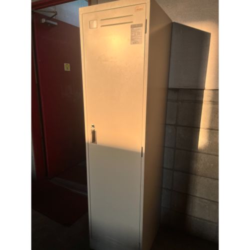 【中古】一人用スチールロッカー 幅455×奥行515×高さ1790 【送料無料】【業務用】【飲食店 店舗 店舗備品 店舗什器 収納家具】