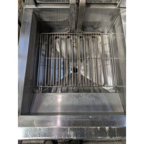厨房機器と店舗用品 TENPOSの【業界最長1年保証】【中古】電気フライヤー 18L タニコー TEFL-45N 幅450×奥行600×高さ800 三相200V 【送料別途見積】【業務用】【飲食店 店舗 厨房機器 フライヤー 業務用フライヤー】｜アングル2