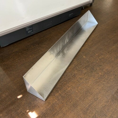 ■お問い合わせ先■商品についてのお問い合わせ、不明点やご質問など【直通電話】080-4075-4933までお気軽にご連絡下さい。■ 商品概要 ■商品名：平棚 背板付き外形寸法：W1650×D200×H225(mm)保証期間：なしランク：B特記事項：- 販売店：テンポス立川店（東京都立川市）からの配送です。この商品は中古ですので1品ものです。店頭販売もしておりますので、売り切れる場合が御座います。売り切れた場合は、迅速にペ-ジの更新をするよう心掛けておりますが、リアルタイムではございません。掲載商品が完売している場合もありますのでご了承ください。在庫に関しましてはお気軽にお問合わせ下さい。■ ランクの規定について ■ランクN：未使用品、または一度も使用されていない。ランクS：数回程度使用されているものの、ほとんど未使用品と変わらない。ランクA：小傷、擦り傷が見られるが、大きな欠点もなく、程度が良い。ランクB：中小傷が見受けられるが、十分使用できる。ランクC：傷が多く、大きな傷も数箇所見受けられるが、使用に問題はない。■ 配送等について ■この商品は、全国配送料無料にてお届けいたします。北海道・沖縄・離島や一部地域では追加配送料が発生致します。商品は車上渡しでのお届けです。ガス接続工事、及び給排水工事は承ることが出来かねます。お客様にて手配頂きますようお願い致します。【買取について】テンポスでは買取・再生事業を展開致しております。全国年間15,000件以上の買取実績！まずはお気軽に無料査定をご利用くださいませ！厨房機器用品、家具、食器、調理道具の買取も承っております。詳しくは「テンポス買取ドットコム」へ。※型式や仕様度合いによって一部買取不可商品もございます。予めご相談ください。店舗・厨房、中古厨房機器。厨房用品なら、テンポスドットコムにお任せ下さい！【補助キーワード】中古平棚 背板付き,中古平棚,中古上棚