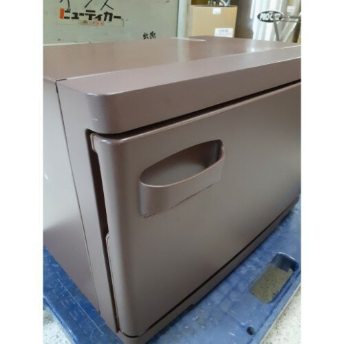 ■ 商品概要 ■商品名：タオルウォーマー外形寸法：W420×D285×H290(mm)型式：TW-12S/F年式：2018年製電源：単相100V 50/60Hz共用コンセントプラグ：あり消費電力：130W保証期間：なしランク：C特記事項：- 販売店：テンポス名古屋千種店（愛知県名古屋市）からの配送です。この商品は中古ですので1品ものです。店頭販売もしておりますので、売り切れる場合が御座います。売り切れた場合は、迅速にペ-ジの更新をするよう心掛けておりますが、リアルタイムではございません。掲載商品が完売している場合もありますのでご了承ください。在庫に関しましてはお気軽にお問合わせ下さい。■ ランクの規定について ■ランクN：未使用品、または一度も使用されていない。ランクS：数回程度使用されているものの、ほとんど未使用品と変わらない。ランクA：小傷、擦り傷が見られるが、大きな欠点もなく、程度が良い。ランクB：中小傷が見受けられるが、十分使用できる。ランクC：傷が多く、大きな傷も数箇所見受けられるが、使用に問題はない。■ 配送等について ■この商品は、購入金額や購入台数に関わらず、別途配送料金が発生致します。当商品の配送は車上渡しのみとなります。配送料金はご注文時に送信される自動配信メールの金額とは異なります。配送料金は、当店よりお送りさせて頂きますメールにてご確認ください。お見積をご希望のお客様は、配送先のご住所をご記入の上、お気軽にお問合わせください。ガス接続工事、及び給排水工事は承ることが出来かねます。お客様にて手配頂きますようお願い致します。【買取について】テンポスでは買取・再生事業を展開致しております。全国年間15,000件以上の買取実績！まずはお気軽に無料査定をご利用くださいませ！厨房機器用品、家具、食器、調理道具の買取も承っております。詳しくは「テンポス買取ドットコム」へ。※型式や仕様度合いによって一部買取不可商品もございます。予めご相談ください。店舗・厨房、中古厨房機器。厨房用品なら、テンポスドットコムにお任せ下さい！【補助キーワード】中古タオルウォーマー,中古タオルウォーマー