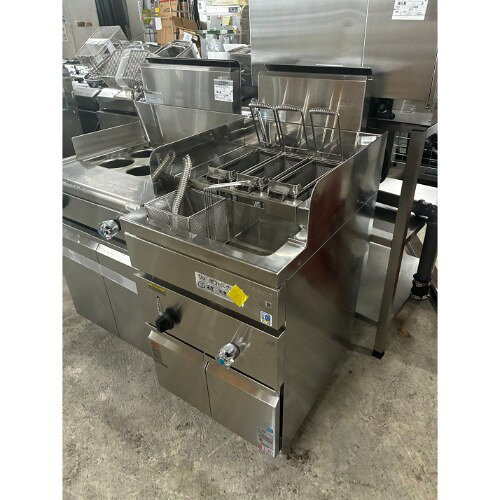 ■ 商品概要 ■商品名：スパゲッティボイラー外形寸法：W500×D650×H800(mm)メーカー：タニコー型式：TGSB-50R年式：2024年製ガス種：都市ガス【12A・13A】※ガス機器の接続は最寄りの専門業者へご依頼下さい。ガス消費量：9.3kWガス接続口：15A保証期間：納品日より12ヶ月(離島や一部地域では保証対象外とさせて頂きます。)ランク：A特記事項：- 販売店：テンポス西宮店（兵庫県西宮市）からの配送です。この商品は中古ですので1品ものです。店頭販売もしておりますので、売り切れる場合が御座います。売り切れた場合は、迅速にペ-ジの更新をするよう心掛けておりますが、リアルタイムではございません。掲載商品が完売している場合もありますのでご了承ください。在庫に関しましてはお気軽にお問合わせ下さい。■ ランクの規定について ■ランクN：未使用品、または一度も使用されていない。ランクS：数回程度使用されているものの、ほとんど未使用品と変わらない。ランクA：小傷、擦り傷が見られるが、大きな欠点もなく、程度が良い。ランクB：中小傷が見受けられるが、十分使用できる。ランクC：傷が多く、大きな傷も数箇所見受けられるが、使用に問題はない。■ 配送等について ■この商品は、購入金額や購入台数に関わらず、別途配送料金が発生致します。当商品の配送は車上渡しのみとなります。配送料金はご注文時に送信される自動配信メールの金額とは異なります。配送料金は、当店よりお送りさせて頂きますメールにてご確認ください。お見積をご希望のお客様は、配送先のご住所をご記入の上、お気軽にお問合わせください。ガス接続工事、及び給排水工事は承ることが出来かねます。お客様にて手配頂きますようお願い致します。【買取について】テンポスでは買取・再生事業を展開致しております。全国年間15,000件以上の買取実績！まずはお気軽に無料査定をご利用くださいませ！厨房機器用品、家具、食器、調理道具の買取も承っております。詳しくは「テンポス買取ドットコム」へ。※型式や仕様度合いによって一部買取不可商品もございます。予めご相談ください。店舗・厨房、中古厨房機器。厨房用品なら、テンポスドットコムにお任せ下さい！【補助キーワード】中古スパゲッティボイラー,中古ゆで麺機,中古ゆで麺器,中古茹で麺機,中古茹で麺器,中古ボイラー,中古めんゆで機,めんゆで器,麺ゆで機,麺ゆで器