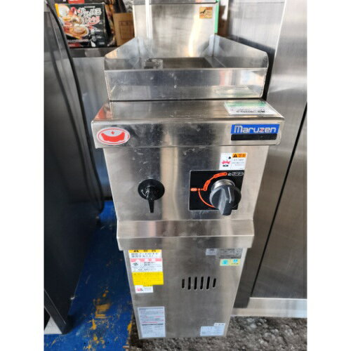 ■ 商品概要 ■商品名：ガスゆで麺機外形寸法：W255×D700×H800(mm)メーカー：マルゼン型式：MRY-0313A年式：2024年製ガス種：都市ガス【12A・13A】※ガス機器の接続は最寄りの専門業者へご依頼下さい。保証期間：納品日より12ヶ月(離島や一部地域では保証対象外とさせて頂きます。)ランク：A特記事項：- 販売店：テンポス鹿児島店（鹿児島県鹿児島市）からの配送です。この商品は中古ですので1品ものです。店頭販売もしておりますので、売り切れる場合が御座います。売り切れた場合は、迅速にペ-ジの更新をするよう心掛けておりますが、リアルタイムではございません。掲載商品が完売している場合もありますのでご了承ください。在庫に関しましてはお気軽にお問合わせ下さい。■ ランクの規定について ■ランクN：未使用品、または一度も使用されていない。ランクS：数回程度使用されているものの、ほとんど未使用品と変わらない。ランクA：小傷、擦り傷が見られるが、大きな欠点もなく、程度が良い。ランクB：中小傷が見受けられるが、十分使用できる。ランクC：傷が多く、大きな傷も数箇所見受けられるが、使用に問題はない。■ 配送等について ■この商品は、購入金額や購入台数に関わらず、別途配送料金が発生致します。当商品の配送は車上渡しのみとなります。配送料金はご注文時に送信される自動配信メールの金額とは異なります。配送料金は、当店よりお送りさせて頂きますメールにてご確認ください。お見積をご希望のお客様は、配送先のご住所をご記入の上、お気軽にお問合わせください。ガス接続工事、及び給排水工事は承ることが出来かねます。お客様にて手配頂きますようお願い致します。【買取について】テンポスでは買取・再生事業を展開致しております。全国年間15,000件以上の買取実績！まずはお気軽に無料査定をご利用くださいませ！厨房機器用品、家具、食器、調理道具の買取も承っております。詳しくは「テンポス買取ドットコム」へ。※型式や仕様度合いによって一部買取不可商品もございます。予めご相談ください。店舗・厨房、中古厨房機器。厨房用品なら、テンポスドットコムにお任せ下さい！【補助キーワード】中古ガスゆで麺機,中古ゆで麺機,中古ゆで麺器,中古茹で麺機,中古茹で麺器,中古ボイラー,中古めんゆで機,めんゆで器,麺ゆで機,麺ゆで器