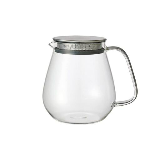 原産国:中国 食器洗浄機:可 電子レンジ:可 サイズ:φ78xH125xW150mm/720ml 素材:耐熱ガラス、18-8ステンレス、ポリプロピレン、シリコーン 大きな手でも小さな手でも、持つ位置を限定することのない、安定感のある使い心地。リッドとストレーナーが一体となった機造で、ストレーナーは細かい茶葉が濾せ、リッドはお茶を注ぐ時に傾けても落ちにくくなっている。 カップやジャグの透明感はドリンクを美しく透かし、茶葉がゆっくりと開く様子などをじっくりと眺めて愉しむことができます