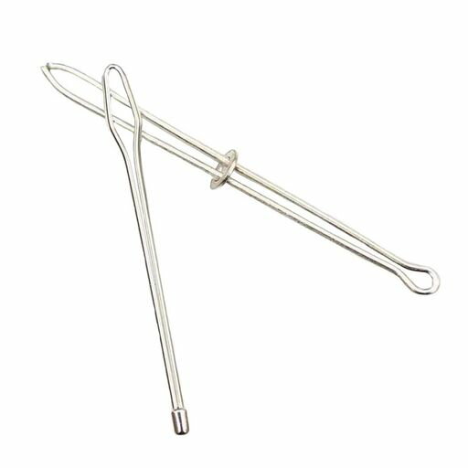 1.【サイズ】はさみ式の長さ約8cm、玉付の長さ約6.8cm 2.【パッケージ】2本セット(はさみ式ひも通しx1、玉付ひも通しx1) 3.【使用簡単】はさみ式のひも通しには小さなリングが備わっており、位置を調整でき、はさみの部分で糸をつかむことができます。玉付のひも通しは内側に糸を通して使用するタイプとなっています。 4.【幅広い適用性】2種類の糸通しは、パーカー、トラックパンツ、巾着袋など、さまざまな糸通しのニーズを満たすことができます。DIYの手作りに最適、便利な手芸用品です。 5.【抜けた紐やゴム直しをに復活】ズボンやパジャマから抜けた紐・ゴムの補修に便利。誰でも簡単に使えてスムーズに復活できます。「なかなか通らない」そんなストレスからの解放。