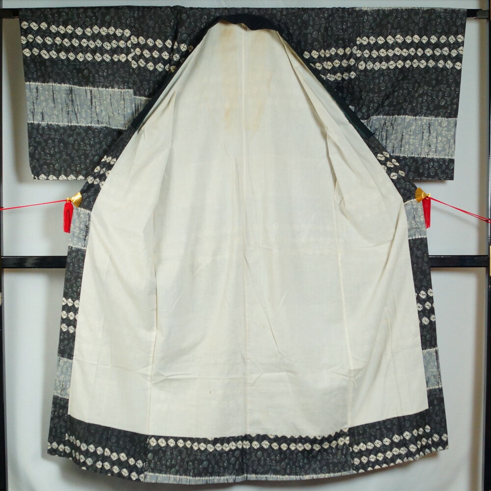 長襦袢 男物 難有品 横段に板締め絞り・貝絞り・童子模様 Lサイズ 正絹 襦袢 【中古 男着物 メンズ着物 和服 男 着物 男きもの リサイクル アウトレット 男 メンズ 着物 男性 紳士 リサイクル着物 じゅばん 男物 】