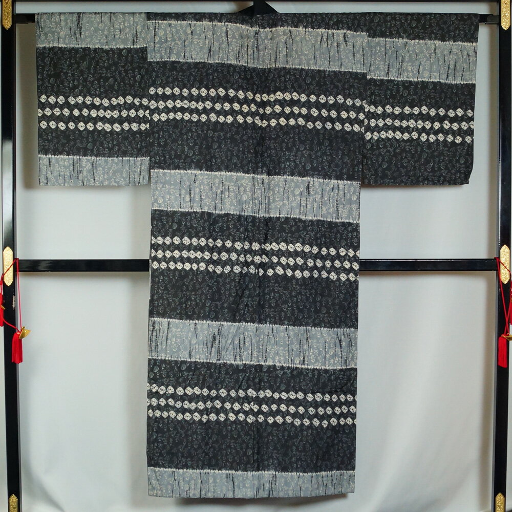 長襦袢 男物 難有品 横段に板締め絞り・貝絞り・童子模様 Lサイズ 正絹 襦袢 【中古 男着物 メンズ着物 和服 男 着物 男きもの リサイクル アウトレット 男 メンズ 着物 男性 紳士 リサイクル着物 じゅばん 男物 】