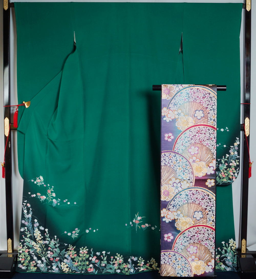 振袖セット 振袖・袋帯 2点 セット ぼかしに百花模様 裄長・トールサイズ Lサイズ 作家物 落款有り 濃い目の緑色系 【送料無料 中古】【踊り 着物 セット リサイクル着物 正絹 お茶 卒業式 成人式】のサムネイル