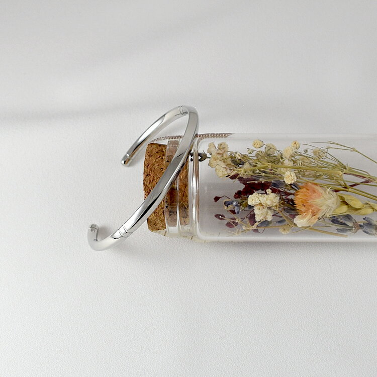 バングル ブレスレット メンズ ステンレス 金属アレルギー対応 サージカルステンレス つけっぱなし エッジライン 大人 シンプル おしゃれ スティールシルバーカ...