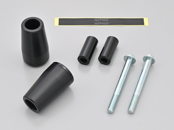 ●樹脂製パッドとアルミベースの一体構造により十分な強度を確保。転倒時の衝撃を受け流し、クランクケース割れなどの致命的なマシンダメージを最小限に軽減。設定車種にボルトオン設計。 ・カラー：ブラック ■適合車種 MT-07 / MT-07A / MT-07 Y-AMT（'14〜'25） XSR700（'18〜'23） YZF-R7（'22） ※この商品は軽度の転倒時において樹脂プロテクターで車体を滑らせ、エンジンや車体へのダメージを軽減する目的の商品であり、転倒時の車体の傷を保護するものではございません。 ※稀に、転倒時の状況によっては車体の損傷が当商品を未装着時より当商品を装着時の方が大きくなる場合や、プロテクターや取付部分が破損し、ダメージを軽減できない場合があります。 ※この商品はお取り寄せとなります。商品出荷の目安はご注文日より3〜7営業日後となります。　