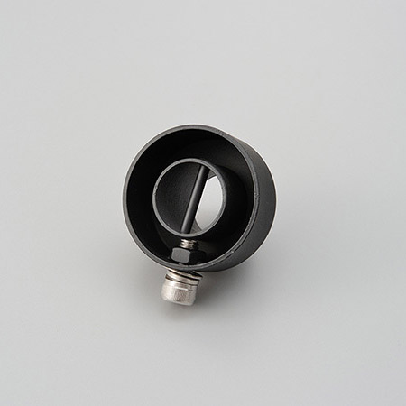 ●汎用タイプのサイレンサーエンドバッフル（内径：19.8mm）●サイレンサーエンドへ装着して音量を抑えます●プルアウトバーをエンド部センターへ配置したレトロ風デザインを採用●スチール製耐熱黒塗装仕上げ●固定ボルト（M6×12L）付属 ■サイズ マフラー内径：φ41mm用 全長：30mm 商品外径：φ40.5mm 内径：φ19.8mm ※お買い求めの際は必ず使用中のマフラー（サイレンサー）内径を測った上で、適合する商品をお選びください。 ※車両により消音効果は異なります。 ※この商品はお取り寄せとなります。商品出荷の目安はご注文日より3〜7営業日後となります。　
