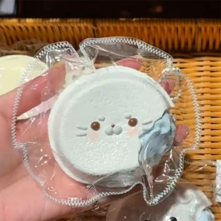 スクイーズ 肉球 感触 プッシュ 低反発 大福 ぷにぷに ふわふわ ぬいぐるみ おもちゃ かわいい 握る ストレス解消 もちもち おしゃれ Y2K 握って遊ぶ お菓子 デザート そっくり 癒し 指の運動 癒し系 ギフト 女の子向け terrasofbelle-10002955 TERRAS of belle サンプル画像2