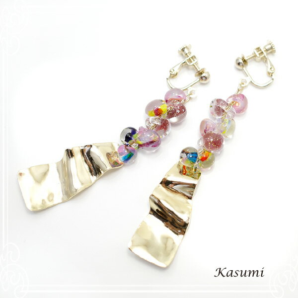 ハンドメイドのアメリカ製ガラスビーズのイヤリング 【Kasumi～かすみ～】 アクセサリー/作家/ハンドメイド
