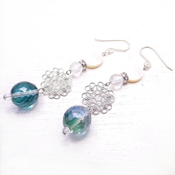 透き通る水面ピアスシェルクリスタル...