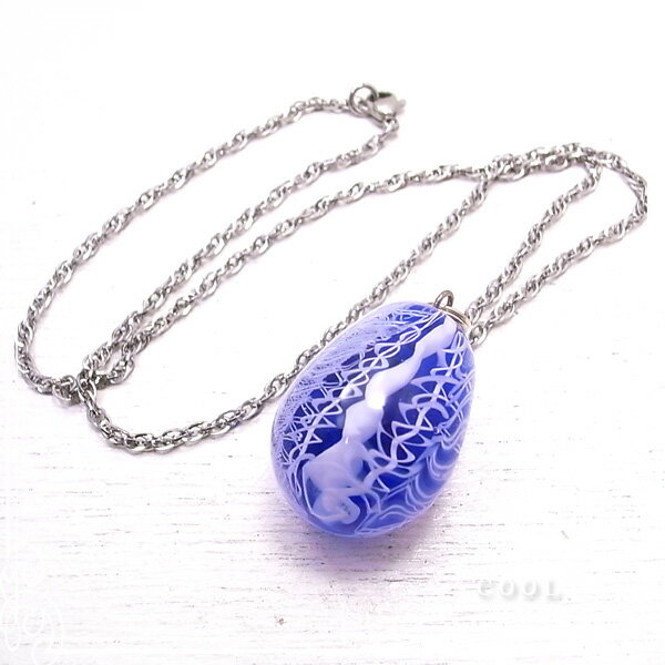 SWAROVSKI - ブルー レースガラス トンボ玉 ネックレス ステンレスチェーン 青　ガラス/とんぼ玉 【ガラスアート COOL】