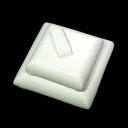 【リングホルダー】 白色 合成皮革 指輪用 約41x41xH15mm《1個》