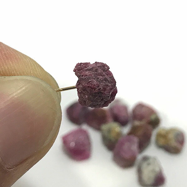 ルビー 【ラフロックビーズパーツ】片穴 天然石 《4個セット》 原石