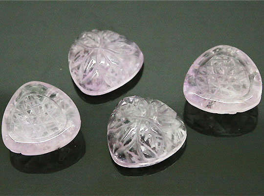 テソロ 楽天市場店のアメジスト 【天然石パーツ】 彫刻パーツ いろいろなパーツ 約16x16x6mm 《1個》｜アングル2