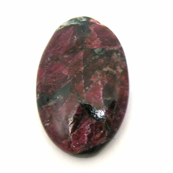 ユーディアライト(Eudialyte) カボション ユーディアライト(ユージアル石)は、珪酸塩鉱物の一種でジルコニウムなどを含みます。 古くは1819年にグリーンランドで発見されました。 産出量が少ないため、希少です。 ワインレッドや濃いピ...