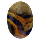 バンブルビージャスパー(Bumblebee jasper) オーバルオーバルカボション バンブルビージャスパー(Bumblebee jasper)は、独特の模様と色合いが個性的な石です。 インドネシア産の原石を加工しました。 在庫限り。1点物ですので、気になる方はお早めにどうぞ。 商品番号：st-st-183 素材：バンブルビージャスパー(Bumblebee jasper) 商品名：オーバルカボション/1点もの サイズ：約 21x15x5mm ■取扱方法 ※お使いのブラウザにより色合いなど若干異なる場合があります。 ※天然由来の傷・ヒビ・欠け・付着物などが含まれている場合があります。 ※1点限定です。 ※時間差で売り切れの場合がございます。 【当店のご紹介】私たちジュエリーパーツ工房は、アクセサリー、ジュエリー、アクセサリーケース、ジュエリーケース、ワイヤーなどを取り扱い、チェーン、ネックレス、ブレスレット、ピアス、リング、イヤリング、チャーム、レザーコード、などのアイテムを取り揃えています。アンティーク、花、星、ヴィンテージ風柄、等の雑貨にも合わせやすく、セット商品やオリジナルの作家作品など、新作、春、夏、秋、冬、一点物など多数ご用意しております。人気の天然石も多く取り扱い、ルース(裸石)、スワロフスキー、オーバルカボション、大ぶりな原石の状態や、鉱石の状態でもバラ売りをしています。シルバー、ゴールド、ガラスなど、彫金をする時に、電磁波防止、電磁波過敏症にお悩みの方、スピリチュアル、瞑想、心が浄化したり、幸運を引き寄せたりするようなパワーストーン、タンブルをお探しの方、ヒーリング効果、癒し効果、誕生石、ご縁のお守り変わりにオススメな天然石をご用意しております。自作のハンドメイドアクセサリー作成、ハンドクラフト、手作りアクセサリー、手芸、セルフアレンジに必要な金具、レジン、パーツ、ツール、キット、部品、道具、樹脂、シルバーアクセサリー作りに必要な、シルバーチェーン、シルバービーズ、チェコビーズ、シルバーパーツ、天然石アクセサリー作りに必要な、天然石ビーズ、天然石パーツ、他にもストラップ作りや、スマホケースやデコ用商品、オリジナルのタッセル、チョーカー、フリンジ、ハーバリウム、ボタン、ヘアゴム、フック、リース、オーナメント、ステンドグラス、ヘアアクセサリー、ノンホールピアス、ヘアタイ、リボン、ブローチ、刺繍、フープ、ピンバッジ、バッグ、リュックにも使える素材がいっぱいです。アート現場で使える素材や材料も多くありますので、ワークショップ、ギャラリー、イベント、宝探し用の備品、景品など、資材用としてもお使い頂けます。アクセサリーの収納ボックスも多くあり、きれいな海外ブランドのアイテムをおしゃれにディスプレイができ、かわいい、ルースケースのご用意もあります。クリスマス、ハロウィン用、時期により、福袋、セール、アウトレットを開催する場合もございます。安い、激安の宝飾の卸売もご相談ください。ランキング掲載商品もございますので、大切な方へのギフトやプレゼントにもいかがでしょうか。3,980円で送料無料となり、メール便の対応もしています。レディース(女性用)、メンズ(男性用)、キッズ(子供用)を対象としております。結婚式、二次会など、ママコーデに。インスタ映えし、ディスプレイ、インスタ背景、ウェディング用にもいかがでしょうか？商品撮影で使っている備品には、浅草橋、日暮里、蔵前、馬喰町問屋街、横山町問屋、表参道、渋谷、青山、銀座、ハワイ、ディズニー、貴和製作所、東急ハンズ、スタッカーズ、オカダヤ、ユザワヤ、クラフトハートトーカイ、ルミネ、パルコ、ザラ、ユニクロ、しまむら、チチカカ、マライカ、チャイハネ、などで用意したものを使っています。 ジャスパー■JASPER■日本語名：碧玉（へきぎょく）石言葉：決意・意志・忍耐力・自信・自己制御誕生石：11月誕生日石：6月29日レッドジャスパー：2月9日イエロージャスパー：8月26日オーシャンジャスパー：8月30日ピクチャージャスパー：3月23日＜鉱物データ＞1．硬度：比重モース硬度7比重2．57-2．912．結晶：六方晶系（潜晶質）3．成分・種類：化学式成SiO2+不純物　水晶やアゲート、カルセドニー等と同じ石英質の鉱物で、特殊な条件下で精製された不純物の多い石英の集合体。火山岩や変成岩、堆積岩の中に微粒状の鉄鋼物や粘度鉱物等を含んで形成されるため、水晶やアゲートと比べて不透明。レッドジャスパー(Redjasper)日本名赤碧玉特徴：古くから「聖なる石」とされ、身に着けると保護力が生まれ、持ち主を災難から守ってくれるとされている。グリーンジャスパー(Greenjasper)日本名：緑碧玉特徴：古代日本列島では碧玉（へきぎょく）・出雲石（いずもいし）と呼ばれ、オオクニヌシのパワーが宿るパワーストーンと見なされていた。玉をつくるには、東がジェダイトを使うのに対して、西ではグリーンジャスパーが使われていたとされている。イエロージャスパー(Yellowjasper)日本名：黄碧玉特徴：石に含まれる鉄・酸化鉄・黄銅鉱などの影響で黄色くなったジャスパルビー■RUBY■日本語名：紅玉（こうぎょく）石言葉：情熱、純愛誕生日石：7月＜鉱物データ＞1．硬度：比重モース硬度9．0比重3．99-4．052．結晶：六方晶系（三方晶系）3．成分・種類：化学式成Al2O3　酸化鉱物の一種。コランダム(corundum)という鉱物グループに属し、色が赤いものをルビー、それ以外のカラー全てをサファイアと呼ぶ。4．産出地：ミャンマー、タイ、スリランカ、マダガスカル、タンザニア、ケニア、ベトナム、カンボジア、アフガニスタン、パキスタン、インド、ロシア、中国、コロンビア、ネパール5．色：赤色、帯紫赤色6．理想的な深い赤色のルビーをピジョンブラッド(pigeonblood)と呼ぶ。クロムの含有量が0．1％になると薄ピンク色になり、ピンクサファイア＊と鑑別される。様々な種類の岩石の中で成長し、母岩によっては、クロムの代わりにチタンなどの不純物成分が取り込まれ、黒味や紫味が増す。特殊効果として、スター効果、カラーチェンジ、キャッアイ効果があり、それぞれ「スター・ルビー」、「カラーチェンジ・ルビー」、「キャッツアイ・ルビー」と呼ばれる。ほとんどの石がルチルの針状結晶を含んでおり、この結晶のことを通称シルク（slik)と呼ぶ。スター効果はこの針状結晶によるもの。7．由来など：名前の由来はラテン語で赤を意味する「Ruber」。ルビーの歴史は古く、古代ギリシアでは「アンスラックス」、ローマでは「カルブンクルス」と呼ばれていた。インドにも古くから存在したようで、ヒンズー教の経典「リグ・ヴェーダ」に記述がある。ルビーの格付けは主として色（カラー、colour）、次に透明度（クラリティー、clarity）、カット及びカラット数。ルビーは人口処理（エンハンスメント、enhancement）が施される宝石として有名。