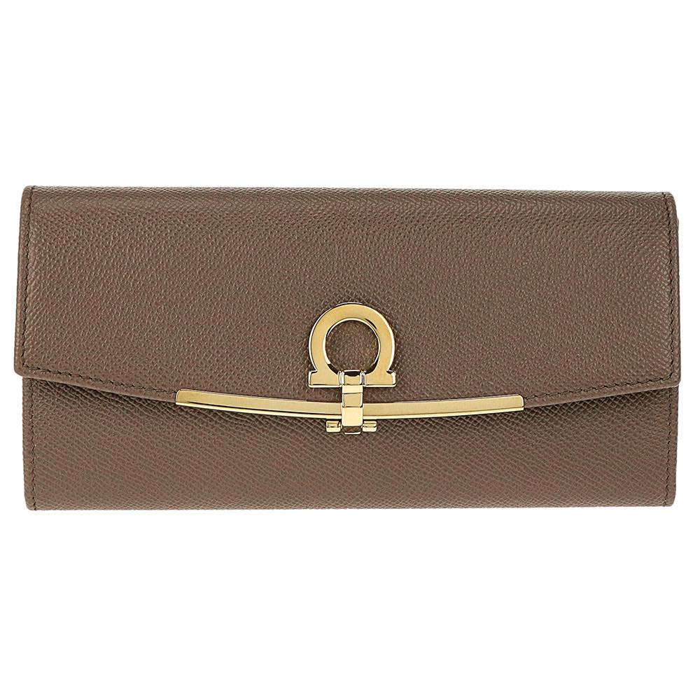 Rakuten - サルヴァトーレ フェラガモ Salvatore Ferragamo / 長札入財布 #22D150PEBBLE CARAW 714 922