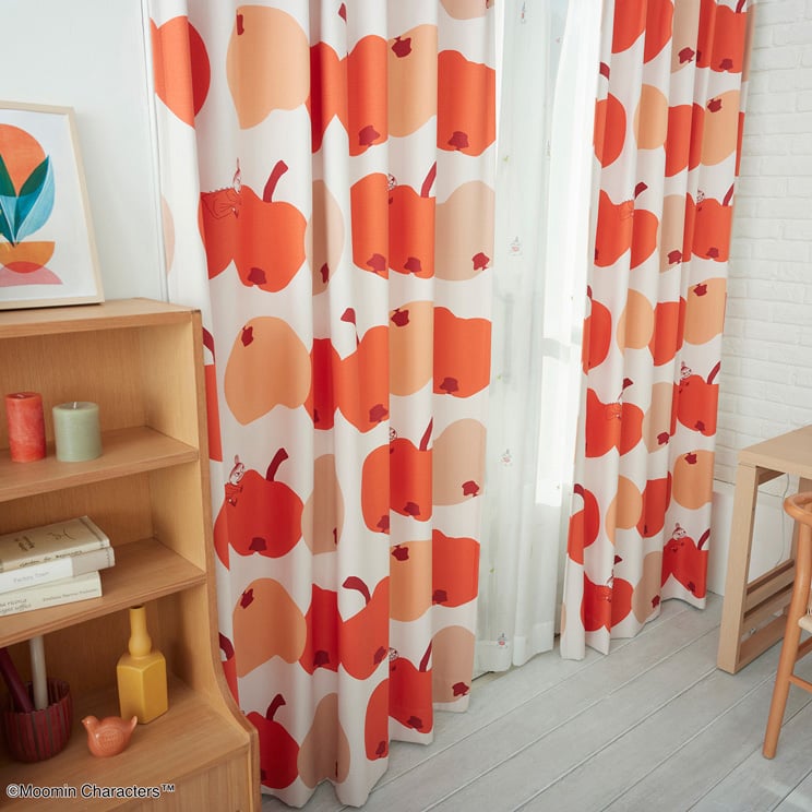 【平日6日以内に出荷】2級遮光カーテン ムーミン 「RINGO GABURI！ リンゴガブリ！ オレンジ」 幅〜300cm×丈〜260cm
