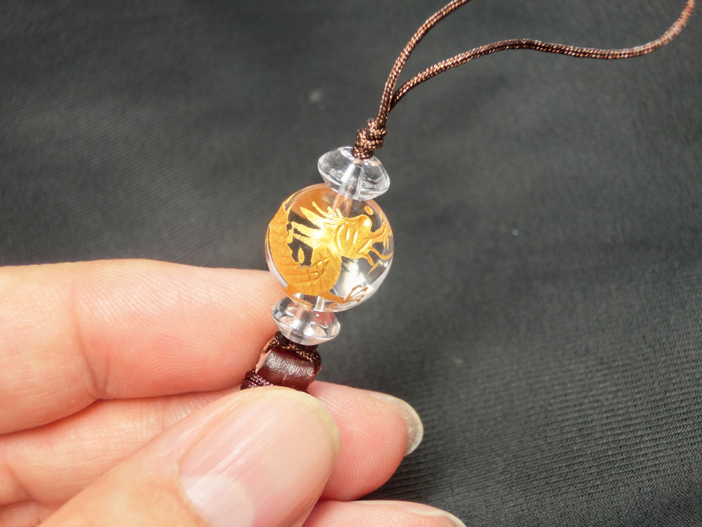 水晶 龍神 彫り 本革 ストラップ ＜ 開運 お守り 縁起物 おまもり ＞ dragon ドラゴン 竜神 クリスタル 金龍 金竜 御守り スマホアクセサリー スマホケース アクセ 携帯 チャーム キーホルダー