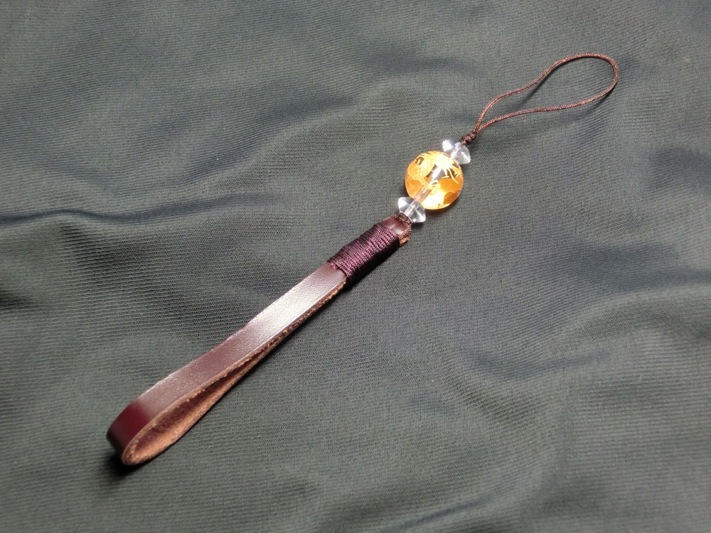 水晶 龍神 彫り 本革 ストラップ ＜ 開運 お守り 縁起物 おまもり ＞ dragon ドラゴン 竜神 クリスタル 金龍 金竜 御守り スマホアクセサリー スマホケース アクセ 携帯 チャーム キーホルダー