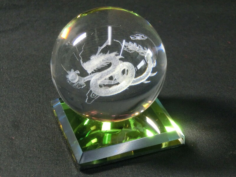 クリスタル3Dレーザー彫【 好運掌握 神龍 】一体型台座付＜仏像・風水グッズ・開運グッズ・幸運の置物＞ 水晶玉 クリスタルボール レーザー彫刻 溶錬水晶玉 卓上 インテリア レーザー彫り the-eikoh-10001927 エイコウストア 開運金運縁起万屋 サンプル画像2