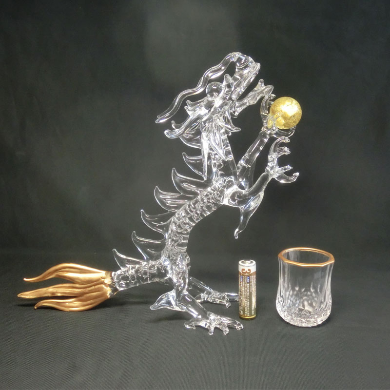 クリスタル 特大 昇龍 (金箔入り 珠持ち) 高さ約22cm【クリスタル 切子お猪口水盃 & アクリルダイア(10個)& 八角鏡台座2枚付】＜ 風水グッズ 開運グッズ 幸運の置物 ＞ ハンドメイドガラス 五本指 皇帝龍 辰年の干支グッズ 龍 置物 クリスタル 龍の置物 the-eikoh-10002052 エイコウストア 開運金運縁起万屋 サンプル画像2