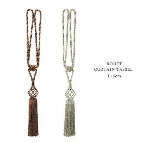 【ROUET TASSEL カーテンタッセル】 上品で高級感を感じるカーテンタッセルです。 タッセルを変えるだけでお部屋がゴージャスに大変身。 カーテンを束ねるのに同じ生地のタッセルでは物足りない方にオススメ！ アンティーク感のあるクラシックスタイルに欠かせない存在です。 ■商品名： ROUET TASSEL カーテンタッセル ■サイズ： L76cm ■素材： ポリエステル、メタル ■カラー： 全2色（グレー・ブラウン） ≫　SHOP TOPページへ ≫　インテリア商品一覧へ