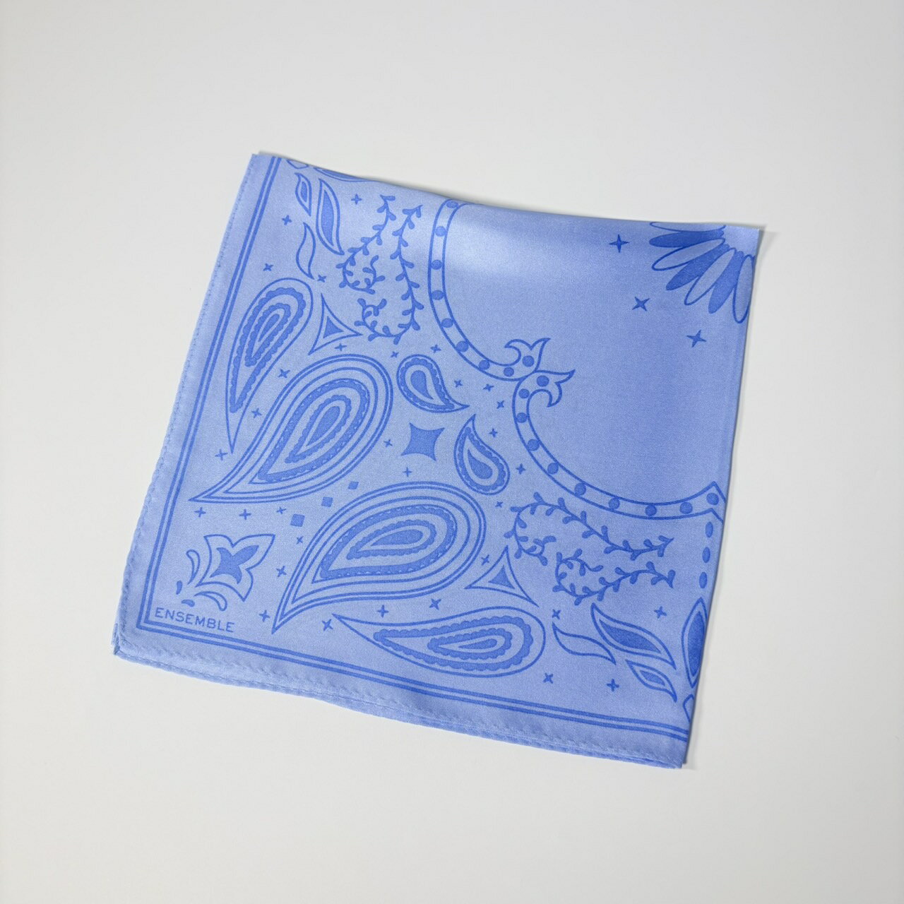 Silk - ENSEMBLE アンサンブル シルク100％ 45cm×45cm ハンカチ チーフ ペイズリー柄 ブルー