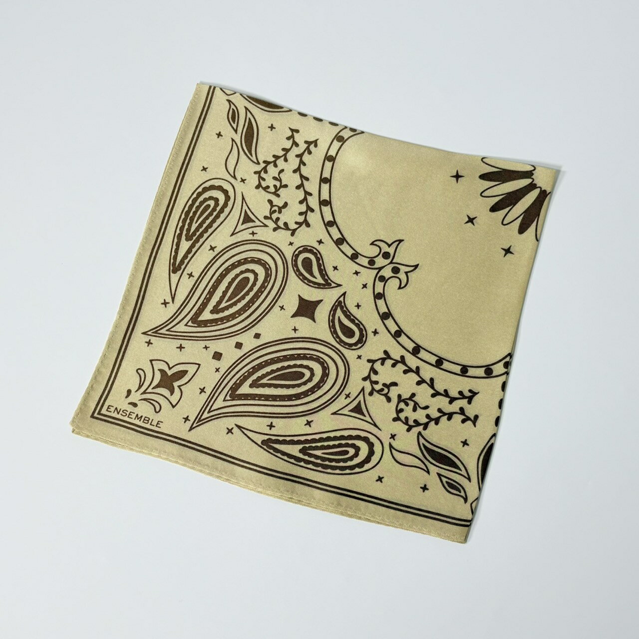 Rakuten - ENSEMBLE アンサンブル シルク100％ 45cm×45cm ハンカチ チーフ ペイズリー柄 ベージュ