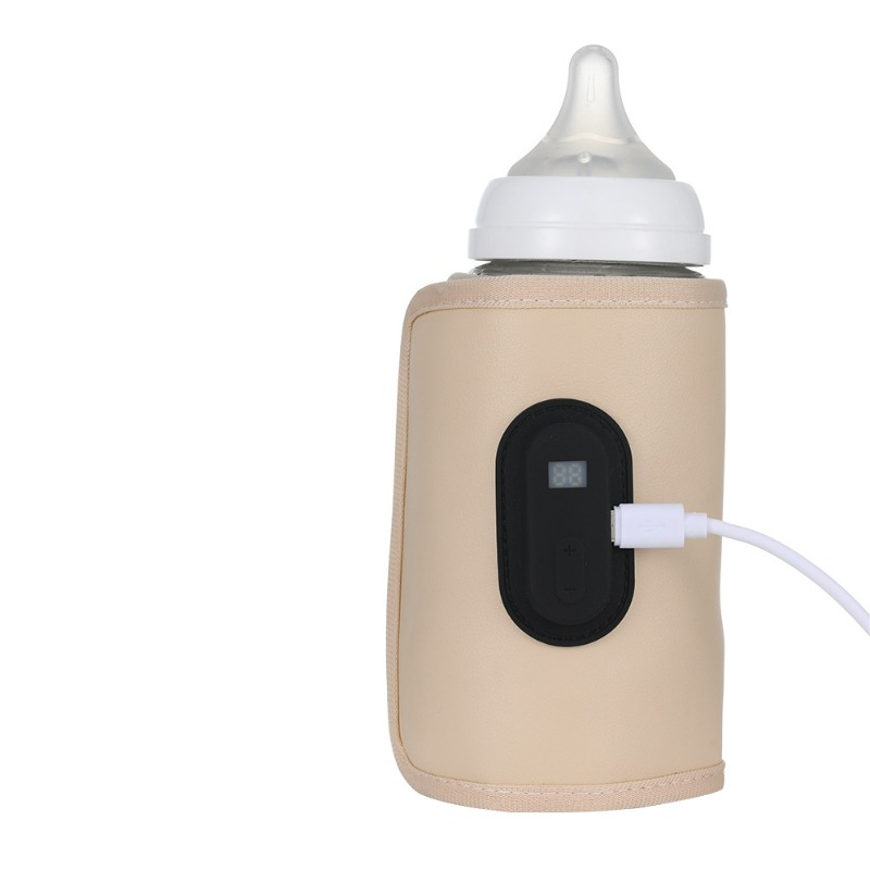 材質:PU レザー外出先でミルクが冷めてしまうお悩みに。USB 給電式の汎用哺乳瓶保温カバーです。21段階の細かい温度調整機能を搭載。月齢や赤ちゃんの好みに合わせ、最適なミルク温度に設定可能です。デジタル画面でリアルタイム温度を確認できるので安心。21段階温度調整細かく温度設定が可能。新生児から大きくなった赤ちゃんまで、幅広く対応します。保温持続力が高く、ミルクの温度を長時間キープします。95%の哺乳瓶に適合各メーカーの様々な哺乳瓶に装着 OK。今お持ちの哺乳瓶をそのまま使用でき、新しく買い足す必要がありません。ストラップ付きで携帯に便利側面に持ち運び用ストラップが付いており、カバンに引っ掛けたり、手で持ち運びやすいです。お散歩ドライブ帰省時に活躍します。USB 給電タイプ付属の 100cm USB ケーブルで給電。モバイルバッテリーや車の USB ポートからも給電可能で、場所を選ばず使えます。