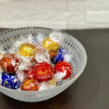 選べる配送【リンドール 20P】 袋付き Lindt リンツ　アソートバッグ　4フレーバー EXダーク ミルク ヘーゼルナッツ ホワイト コストコ　個包装 小分け 詰め合わせ 海外 輸入 ギフト プレゼント　イタリア