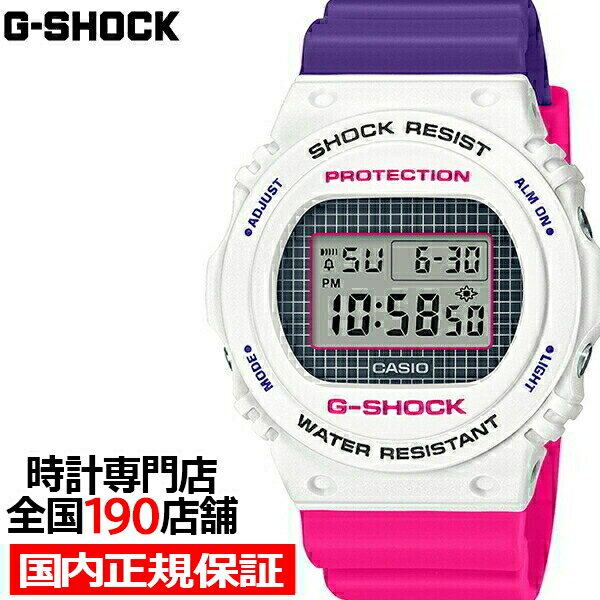 商品説明 タフネスを追求し進化を続けるG-SHOCKとアクティブな女性のためのカジュアルウオッチBABY-Gから、BABY-Gの25周年スペシャルロゴカラーを纏ったNewモデル「Throwback 1990s」が登場。ベースモデルにはラウンドフェイスのDW-5700を採用し、BABY-Gの25周年ロゴに使用された、ブルー・パープル・ピンクの配色でストリート感溢れるクールなデザインに仕上げました。また、フェイスには90年代のストリートカルチャーから着想を得た、ジオメトリックなパターンをデザイン。インパクトあるカラーリングと幾何学模様が着こなしのアクセントになります。更に、ライトボタンを押すとG-SHOCKにはSHOCK RESISTのマークが浮かび上がる仕様です。おそろいのデザインでペアとしても楽しめるNewモデルの登場です。 商品詳細 商品番号DW-5700THB-7JF モデル名Throwback 1990s BABY-G 25周年スペシャルロゴカラー ケースサイズ (H×W×D)48.5×45.4×11.8mm 質量53g ケース・ベゼル材質樹脂 バンド樹脂バンド 構造耐衝撃構造（ショックレジスト） ガラス材質無機ガラス 防水20気圧防水 ストップウオッチ1/100秒（00'00