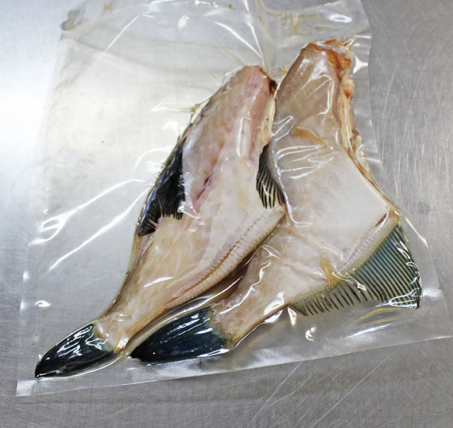 ウマヅラハギ　500g2尾 刺身に最適 冷凍・真空パック 山形県庄内浜より産地直送 猫ちゃんに大人気 キャットフードのサムネイル