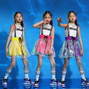 商品名：ダンス服 女の子 セットアップ 子供服 韓国風 ジャズダンス スパンコール ダンス着 ステージ 幼稚園 ストリートダンス トップス Tシャツ ショートパンツ 吊りスカート ファッション 3点セット 切り替え チュール 舞台 ダンス衣装 イベント衣装 ステージ衣装 モダンダンス ダンスウェア 踊り 演出服 春夏 キッズ キレイ ダンス大会 舞台衣装 タンゴ ラテンダンス 上下セット 小学生 カラー：パープル イエロー ローズ サイズ: 120cm 130cm 140cm 150cm 160cm 170cm セット内容：Tシャツ+ショートパンツ+吊りスカート 素材：ポリエステル 原産国:中国 ご注意： ※海外からの輸入商品です。国内商品に比べ縫製が甘い場合がございます。 ※大量生産による生産過程におきまして、若干の個体差が生じる場合がございます。 ※機械による生産過程におきまして、生地を織る際の糸の継ぎ目、多少のほつれや汚れなどが生じている場合がございます。 ※サイトに掲載されている商品は、モニター環境により実際のものと素材感・色が若干異なって見える場合がございます。