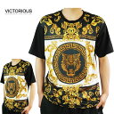 【クリックポスト発送】ビクトリアス VICTORIOUSメンズ TシャツTS7403 BAROQUE TIGER TEEバロック タイガー TシャツBLACK(ブラック)男性用 黒 ベルサーチ風 トップス ストリート HIPHOP ロサンゼルス