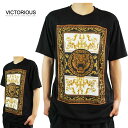 【クリックポスト発送】ビクトリアス VICTORIOUSメンズ TシャツTS7506 BAROQUE TIGER TEEバロック タイガー TシャツBLACK(ブラック)男性用 黒 ベルサーチ風 トップス ストリート HIPHOP ロサンゼルス