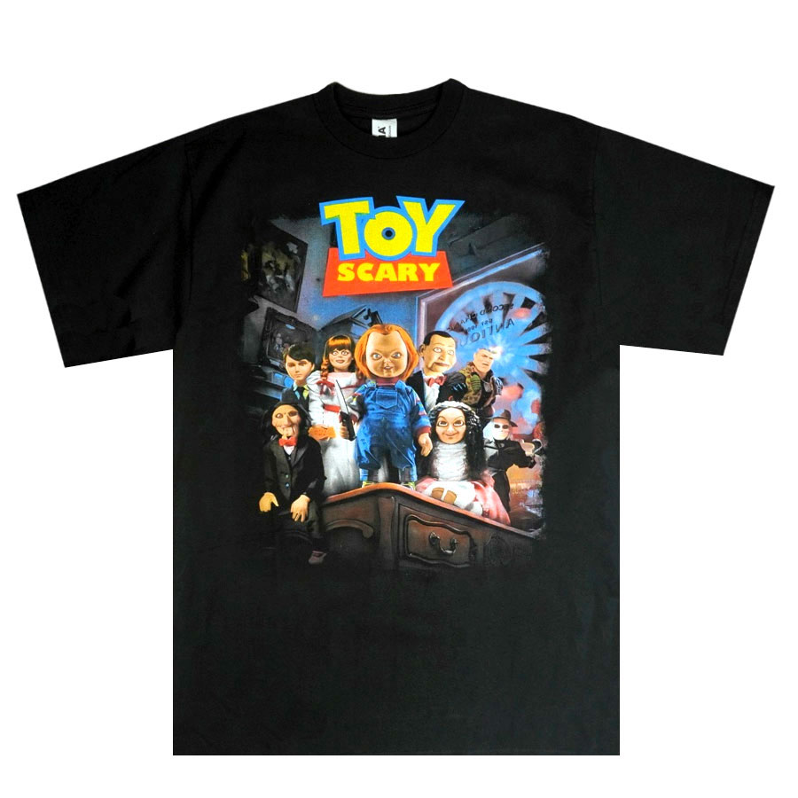 楽天THE MATERIAL WORLDメンズ Tシャツ【クリックポスト対応可】TOY SCARY TEE トイ・スケアリー ホラーTシャツ 映画Tブラック 黒 パロディ チャッキー ジグソウ 人形男女兼用 半袖 TSHIRTS パペットスラッシャー 殺人鬼 おもちゃ キャラクター レディース