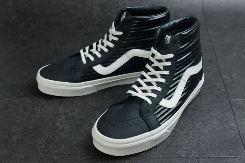 【新入荷】VANS ヴァンズ バンズSK8-HI REISSUEスケートハイ　レイシュー(MOTO LEATHER)BLK/BLCDBLC(モトレザー/ブラック/ブランドゥブラン)レディース　メンズ　靴　スニーカー　ハイカット　スケート　黒　白本革