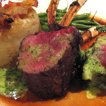 ニュージーランド産フレンチラムラック・ラム肉/羊肉かたまり 1ラック(ラムチャップ8本分)ラムラブスパイスミックス付 NZ産極上ラムチョップ♪