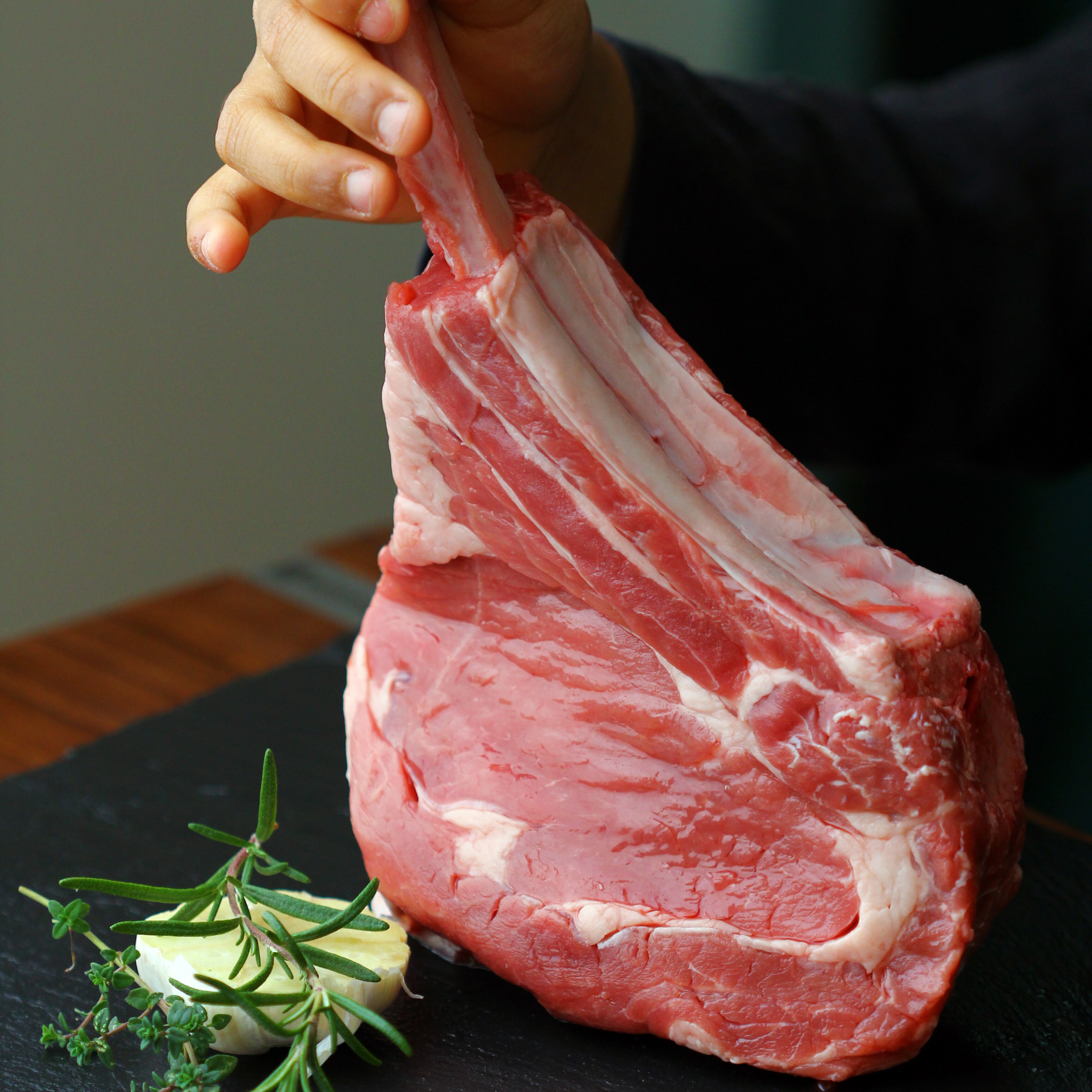 牛肉 トマホークステーキ 1キロ以上 骨付き肉 かたまり肉 Beef Tomahawk Steak 1kg~1.25Kg SKU124