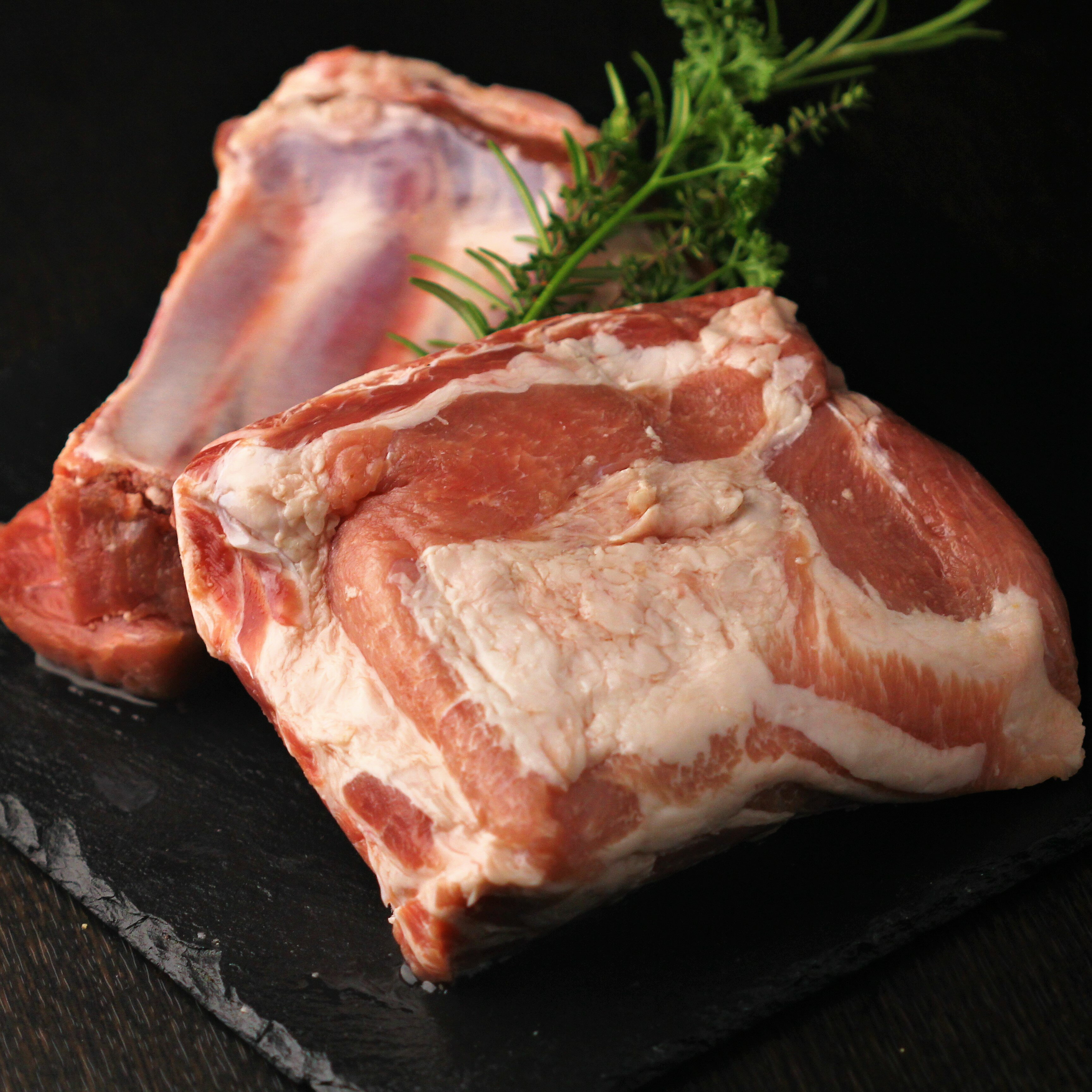ポーク スペアリブ スウェーデン産豚肉 700g以上 冷凍 (真空パック) バーベキュー 煮込み 料理 BBQ 焼肉 豚肉 Pork Spare Ribs 700g SKU201
