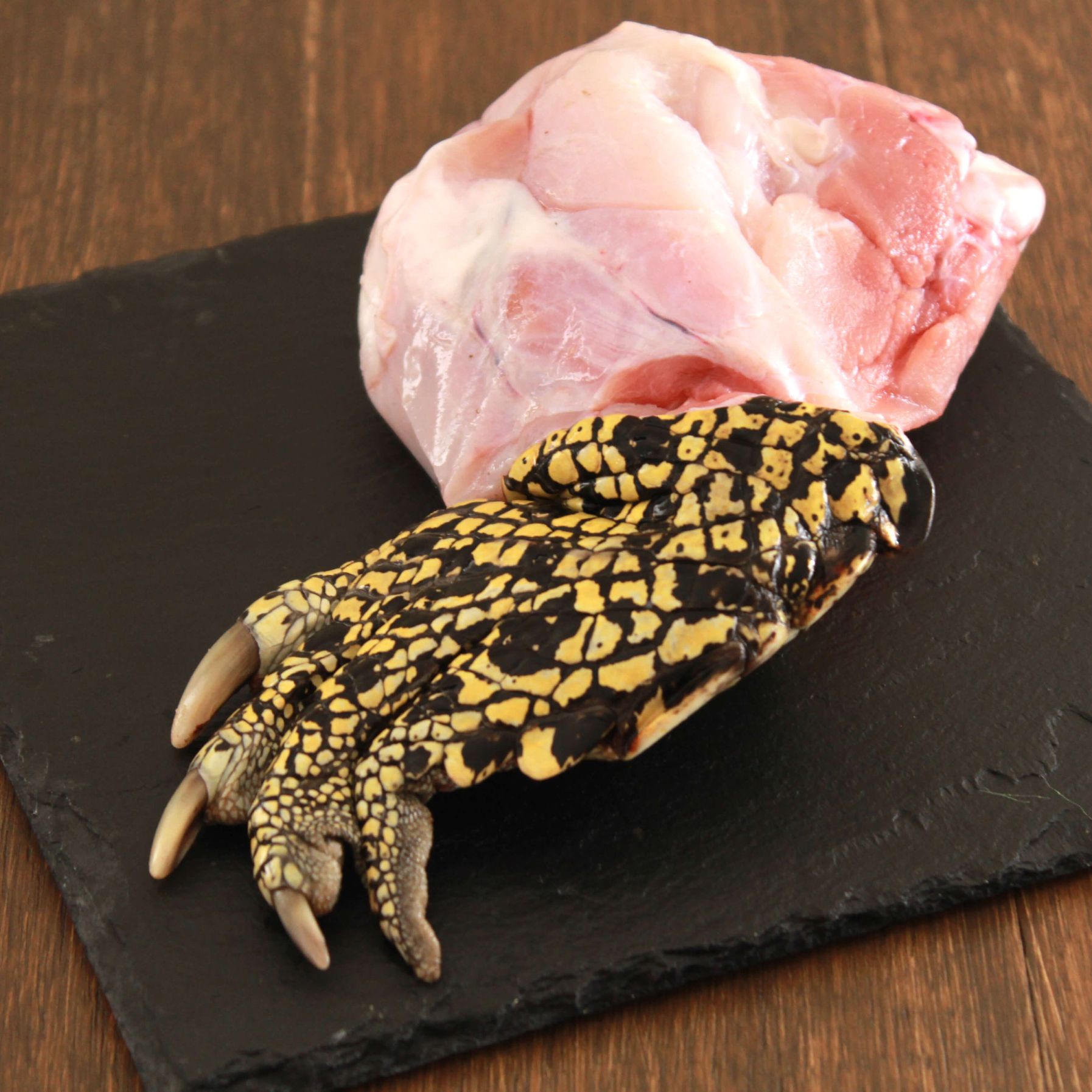 ワニ肉 （ワニ足） 骨付き足 Crocodile Legs Bone-in (200g-299g) SKU508