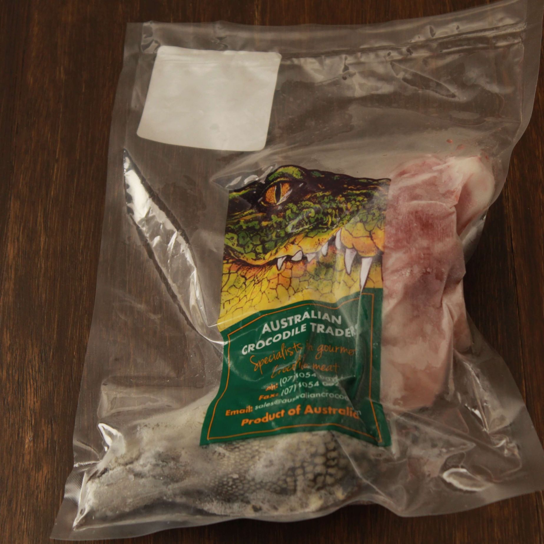 ワニ肉(ワニ足)骨付き足CrocodileLegsBone-in(300g)SKU508
