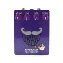 商品情報メーカー名Fuzzrocious Pedals（ファズロシアス ペダル）注意事項モニター発色の具合により、実物とは色合いが異なる場合がございます。Fuzzrocious Pedals Grey Stache Diode Mod ファズ 歪みエフェクター ファズロシアスペダル 歪みエフェクターの代名詞BIG MUFFを改良し、さらに深みのある歪みサウンドを追求！ Fuzzrocious Pedals Grey Stacheは、Civil Warと呼ばれる時代の、最初期のロシア製ビッグマフの回路をさらに改良したファズペダルです。ギターにもベースにも最適なファズモンスターで、スムーズで細かな歪みが壁のように襲いかかってくるような、厚みのあるファズサウンドが特徴です。ミッドレンジを個別にコントロールすることができるので、オリジナルモデルの削られたミッドから分厚く強調されたミッドのサウンドまで、バリエーション豊かなファズサウンドが得られます。●コントロールV（Volume）：音量を調整します。T（Tone）：音色を調整します。M（Mids）：ミッドレンジの出方を調整します。S（Sustain）：歪みの強さを調整します。スイッチ：3モードダイオードクリッピングスイッチです。中央でクリッピングなし、上下で違ったクリッピングとなります。お好みのサウンドに近いモードを選びます。スタンダードなセンターマイナス9VDCアダプターで駆動します。電池はお使いになれません。※Fuzzrocious Pedalsのペダルには、トグルスイッチやフットスイッチ、ノブの外観などに様々なバリエーションがございます。 2